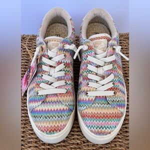 Roxy Women’s Sheilahh 2.0 Platform Sneakers Multicolor Mini Chevron Size 7
